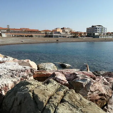 Bilocale Primo Piano Marina Di Cecina * Cecina (Livorno)