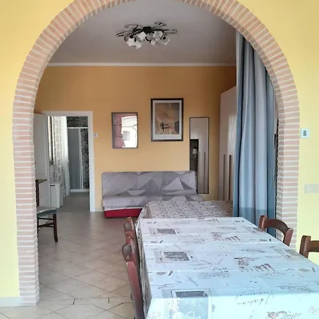 Bilocale Primo Piano Marina Di *